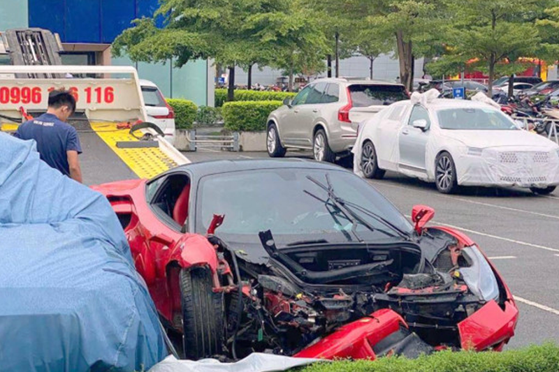 Vụ xe Ferrari tai nạn tại Long Biên: Chủ xe có thể được bồi thường xe mới